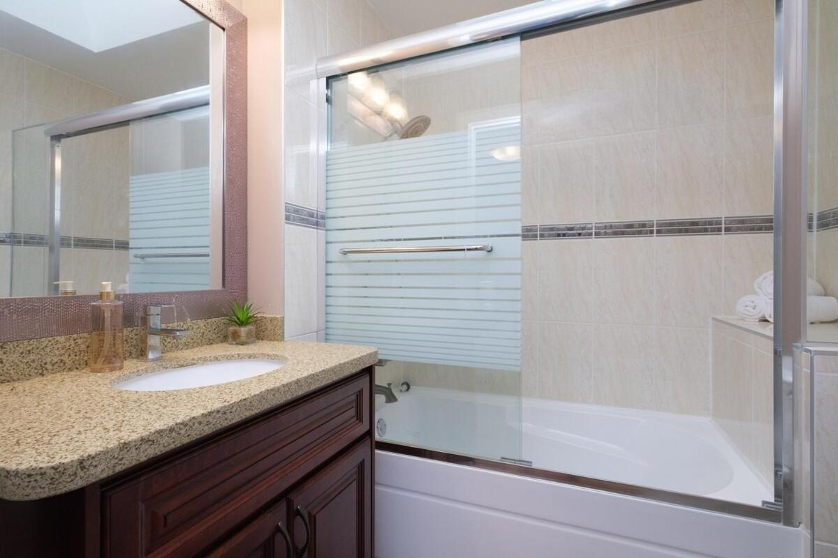 Spacious 4Br W Ensuites Mins To Downtown Yvr Ubc Vancouver Ngoại thất bức ảnh