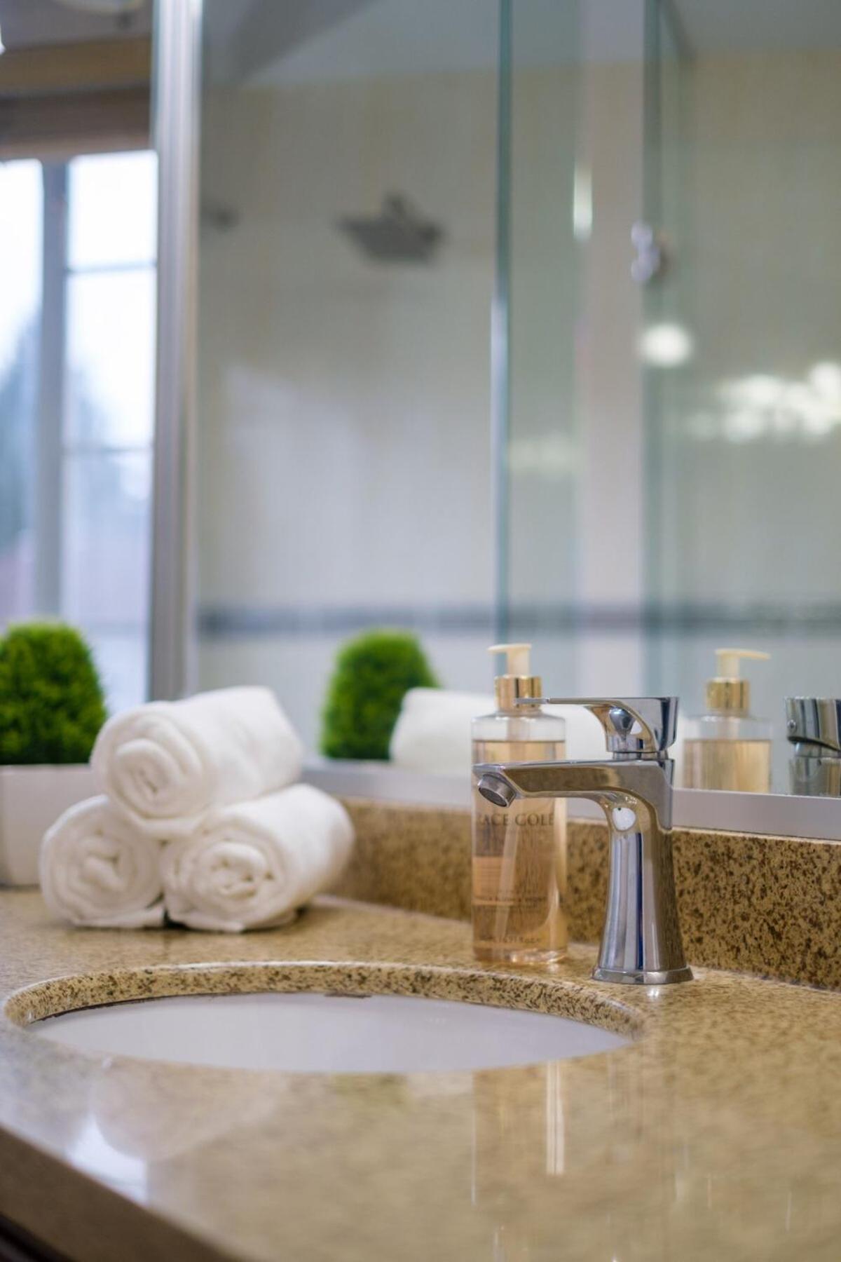 Spacious 4Br W Ensuites Mins To Downtown Yvr Ubc Vancouver Ngoại thất bức ảnh
