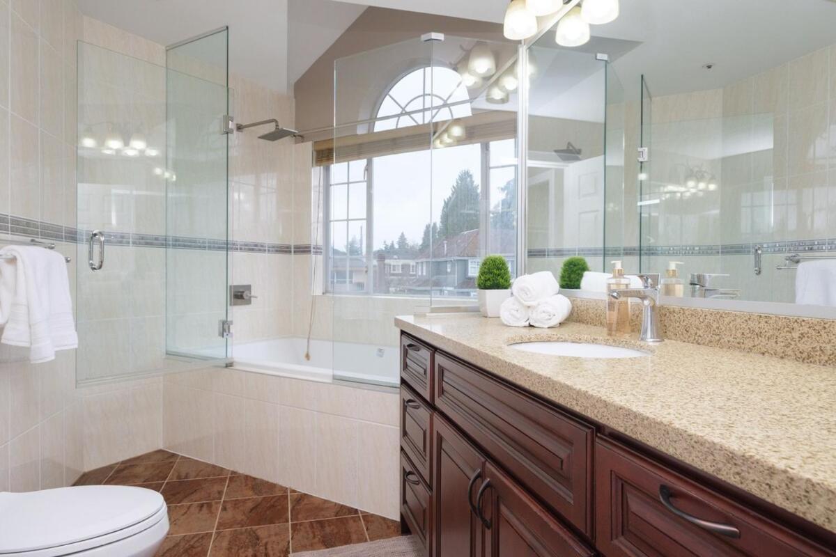 Spacious 4Br W Ensuites Mins To Downtown Yvr Ubc Vancouver Ngoại thất bức ảnh
